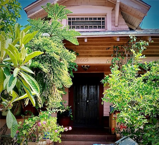 1605 W 35th St, Los Angeles, CA 90018 - view of exterior entry