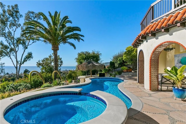 802 Rembrandt Dr, Laguna Beach, CA 92651 - view of pool with a pool with connected hot tub and a patio