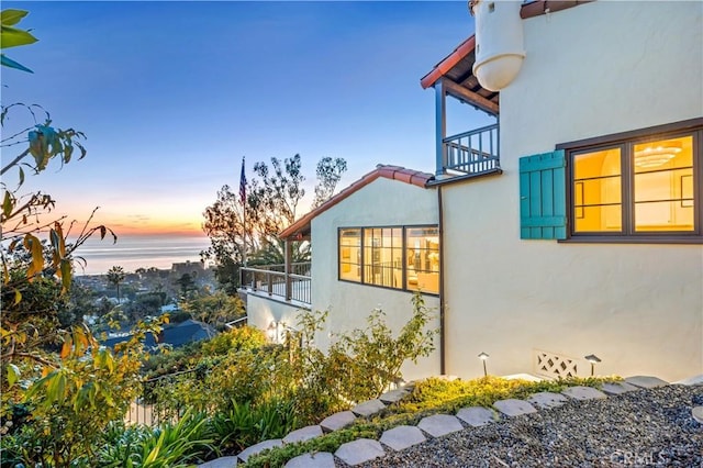 802 Rembrandt Dr, Laguna Beach, CA 92651 - property exterior at dusk with a balcony and stucco siding