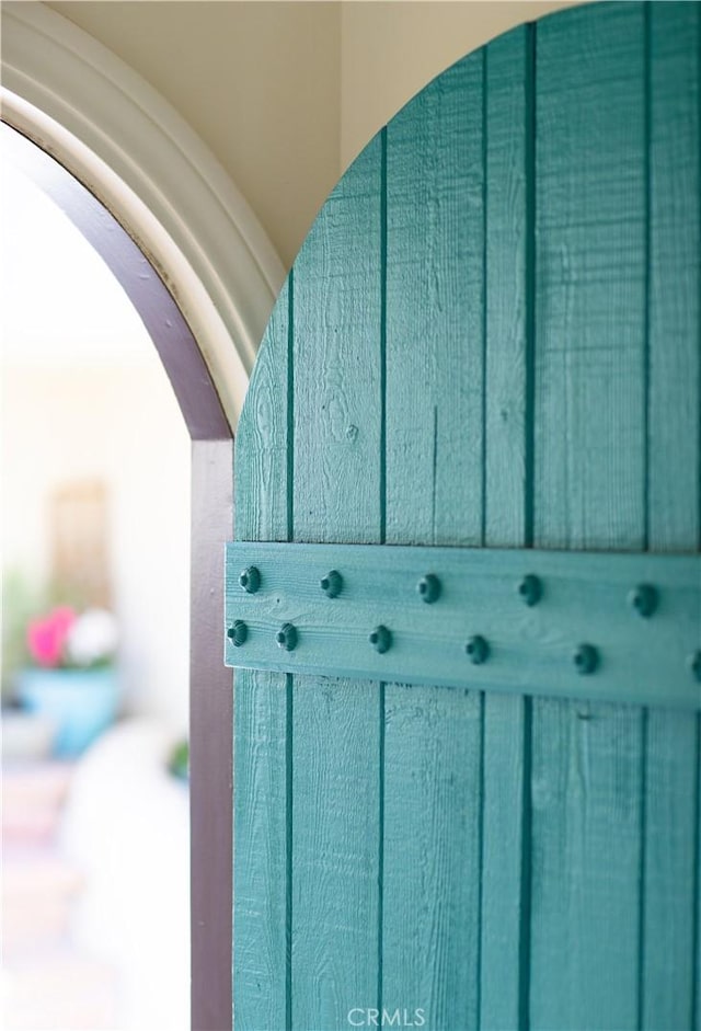 802 Rembrandt Dr, Laguna Beach, CA 92651 - detailed view of arched walkways