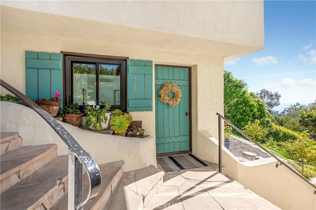 802 Rembrandt Dr, Laguna Beach, CA 92651 - property entrance with stucco siding