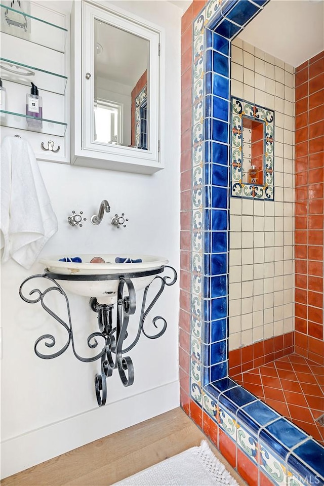 802 Rembrandt Dr, Laguna Beach, CA 92651 - full bath with tiled shower
