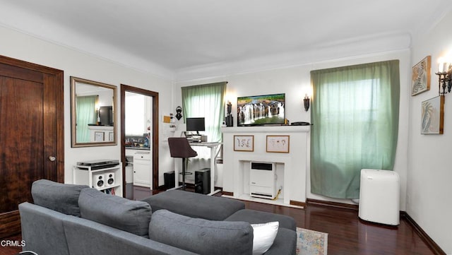 128 Lime Ave Unit 14, Long Beach, CA 90802 - living area with wood finished floors, a desk, and baseboards