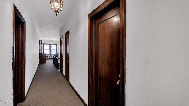128 Lime Ave Unit 14, Long Beach, CA 90802 - corridor featuring carpet flooring, a chandelier, and baseboards