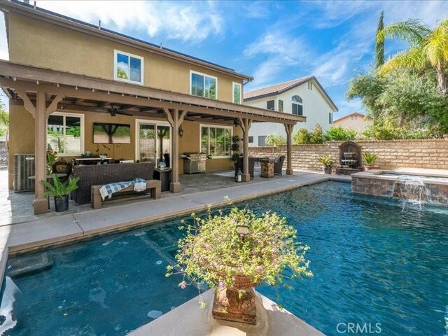 27718 Heartwood Ct, Valencia, CA 91354 - rear view of house featuring stucco siding, a ceiling fan, a patio area, and a pool with connected hot tub