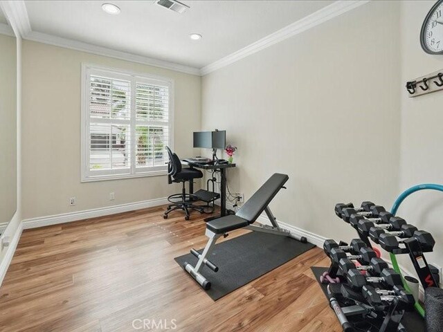 27718 Heartwood Ct, Valencia, CA 91354 - workout room with crown molding, wood finished floors, baseboards, and recessed lighting