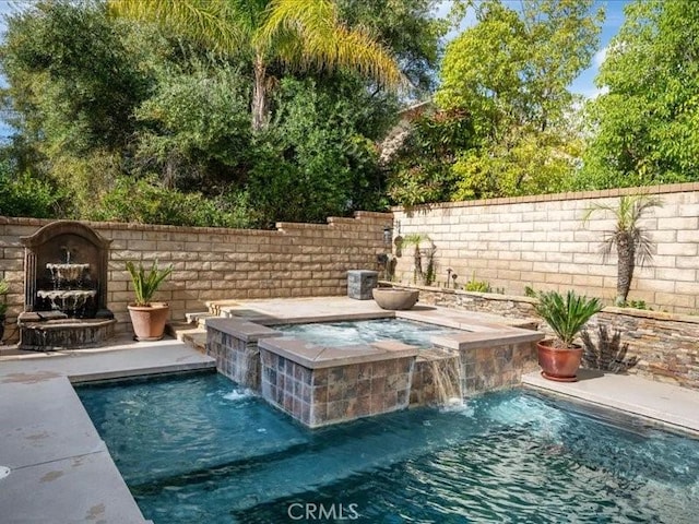 27718 Heartwood Ct, Valencia, CA 91354 - view of swimming pool featuring a pool with connected hot tub