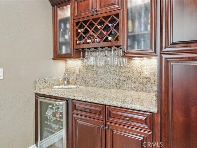 27718 Heartwood Ct, Valencia, CA 91354 - indoor dry bar featuring beverage cooler and backsplash