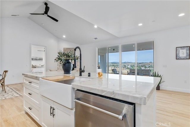 13165 N Bluffs Ct, San Miguel, CA 93451 - kitchen with dishwasher, a sink, light wood-type flooring, a kitchen island with sink, and ceiling fan