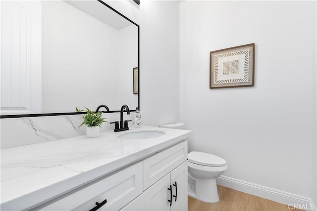 13165 N Bluffs Ct, San Miguel, CA 93451 - bathroom featuring vanity, toilet, wood finished floors, and baseboards