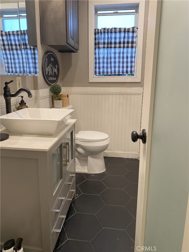 2570 E Washington St, Carson, CA 90810 - photo 8
