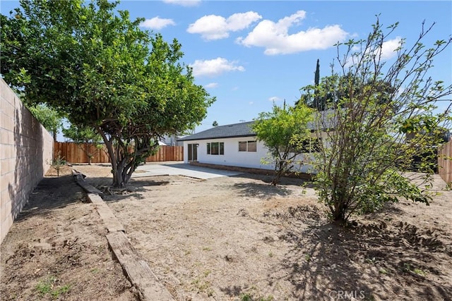1608 Heron Ct, Redlands, CA 92374 - fenced backyard with a patio
