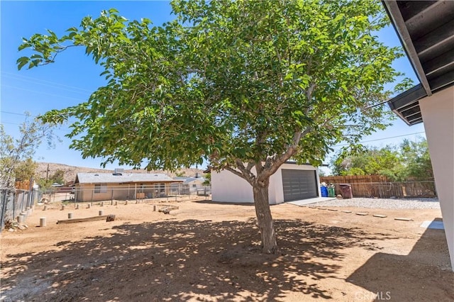 61730 Oleander Dr, Joshua Tree, CA 92252 - view of yard featuring an outdoor structure and a garage