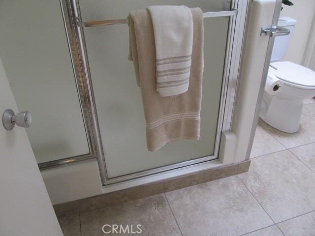 1563 Monterey Rd Unit M2-23E, Seal Beach, CA 90740 - full bathroom with tile patterned floors and toilet