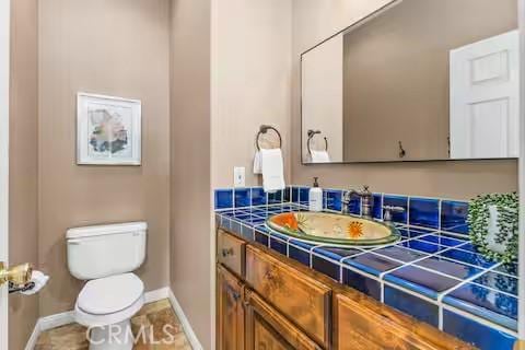 62398 Cope Ln, Joshua Tree, CA 92252 - half bath featuring baseboards, toilet, and vanity