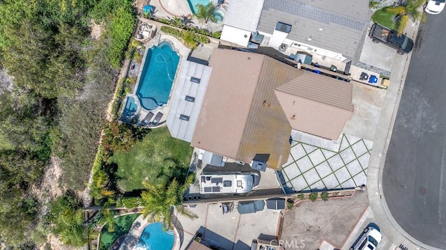 22206 Claibourne Ln, Saugus, CA 91350 - aerial view of a pool