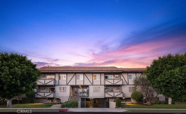 1914 Corinth Ave Unit 201, Los Angeles, CA 90025 - view of property at dusk