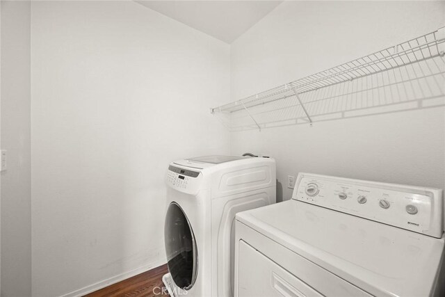 2333 S Via Esplanade Unit 25, Ontario, CA 91762 - laundry area featuring independent washer and dryer, baseboards, and dark wood-style flooring