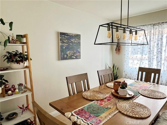 19950 Sherman Way Unit A, Winnetka, CA 91306 - dining room with baseboards