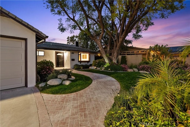 6172 Dalecrest Ave, Woodland Hills, CA 91367 - view of front facade featuring stucco siding and an attached garage