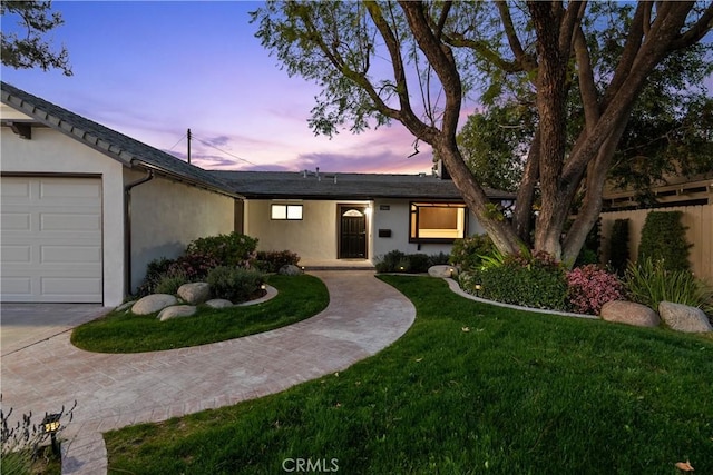6172 Dalecrest Ave, Woodland Hills, CA 91367 - single story home with stucco siding and a garage