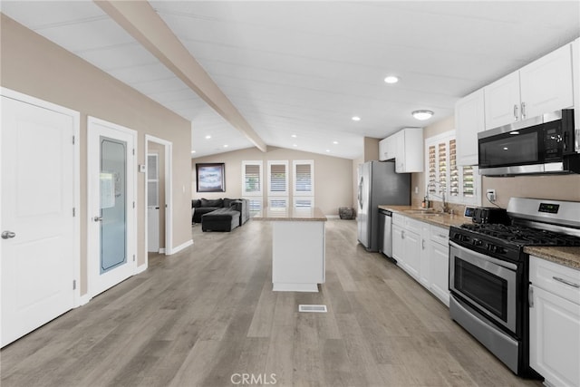 24472 Cornstalk Rd, Wildomar, CA 92595 - kitchen featuring appliances with stainless steel finishes, a sink, plenty of natural light, open floor plan, and recessed lighting