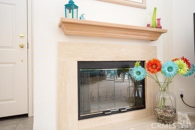 5805 Oak Bend Ln Unit 407, Oak Park, CA 91377 - detailed view of a premium fireplace