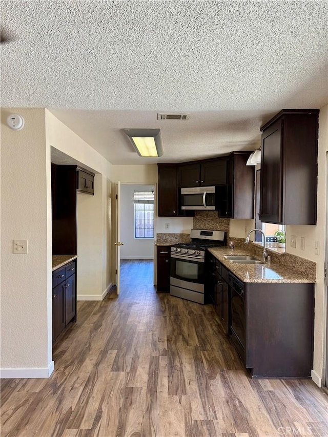 13735 Gemini St, Victorville, CA 92392 - photo 11
