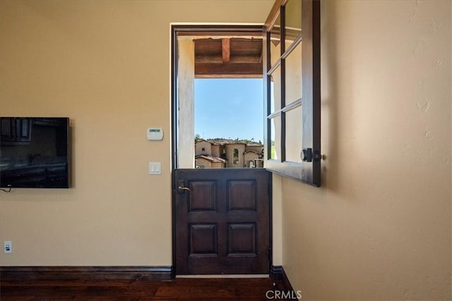 1470 Via Chaparral, Fallbrook, CA 92028 - foyer featuring wood finished floors and baseboards