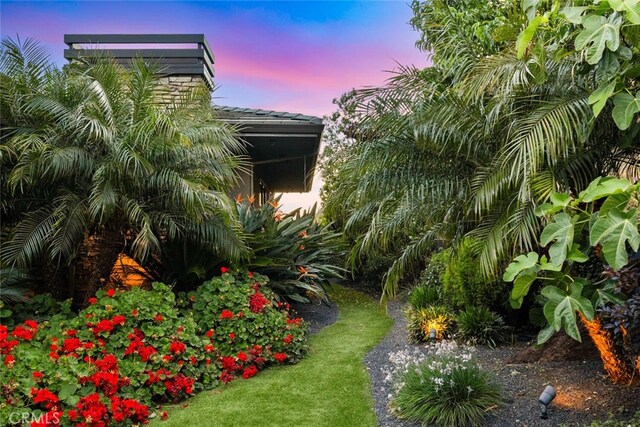 3386 Canyon Oaks Ter, Chico, CA 95928 - view of yard at dusk