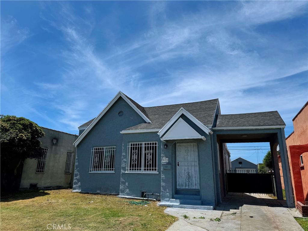 6121 S Wilton Pl, Los Angeles, CA 90047 - view of front facade with stucco siding and roof with shingles