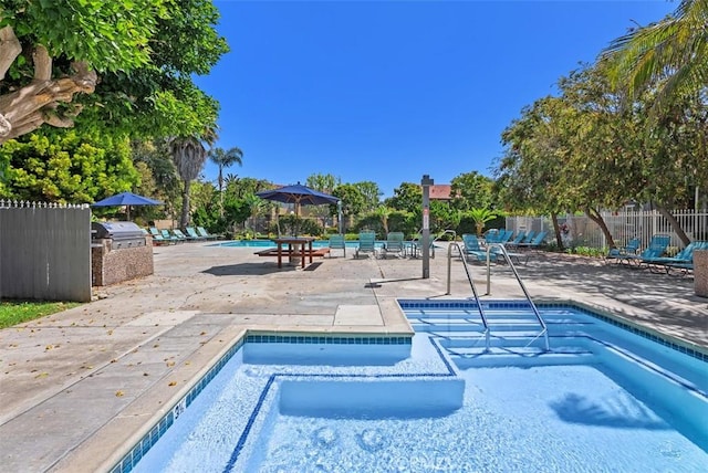 17152 Pacific Coast Unit 19, Huntington Beach, CA 92649 - community pool with a patio area