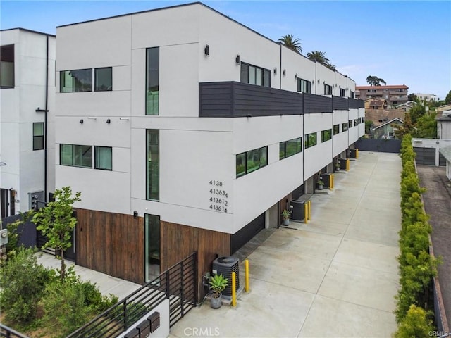 41361/2 Normal Ave Unit 1/2, Los Angeles, CA 90029 - view of property featuring central AC