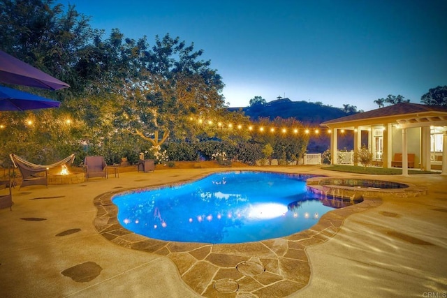 2507 Walinca Way, Vista, CA 92084 - view of pool with a patio, a pool with connected hot tub, and an outdoor fire pit