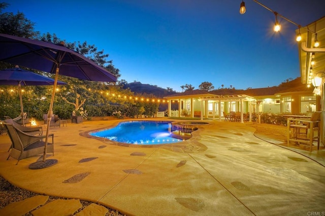 2507 Walinca Way, Vista, CA 92084 - view of pool featuring a pool with connected hot tub and a patio area