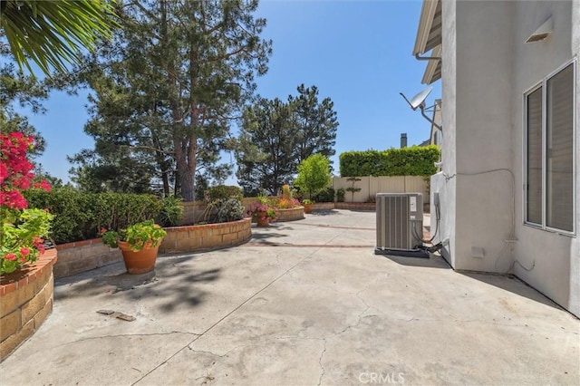 27982 Virginia, Mission Viejo, CA 92692 - fenced backyard featuring a patio