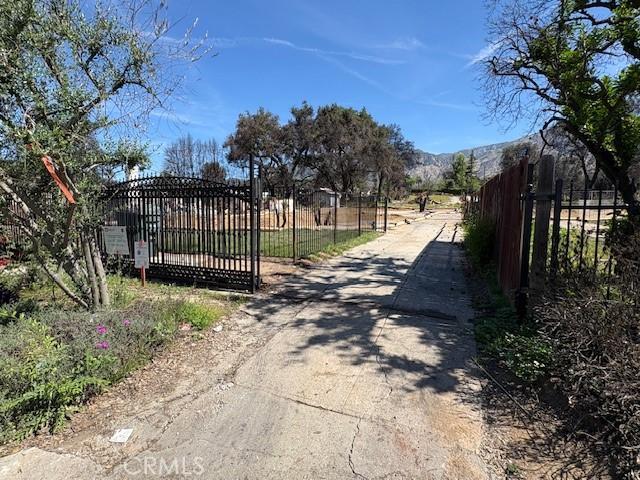 95 E Calaveras St, Altadena, CA 91001