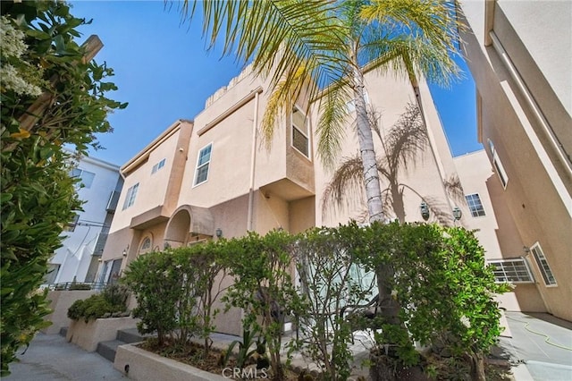 10659 Bloomfield St, Toluca Lake, CA 91602 - view of building exterior