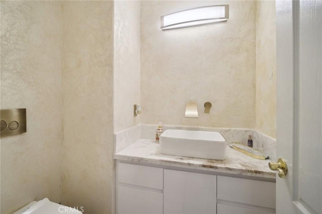 10659 Bloomfield St, Toluca Lake, CA 91602 - half bath featuring vanity