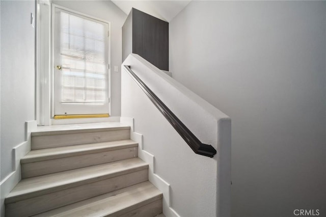 10659 Bloomfield St, Toluca Lake, CA 91602 - view of staircase