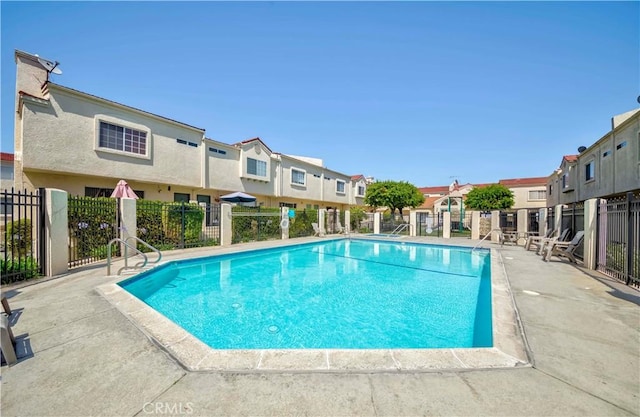 401 W 220th St Unit 40, Carson, CA 90745 - community pool featuring a residential view