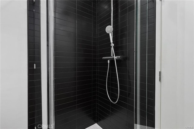 41363/4 Normal Ave Unit 3/4, Los Angeles, CA 90029 - bathroom with tiled shower