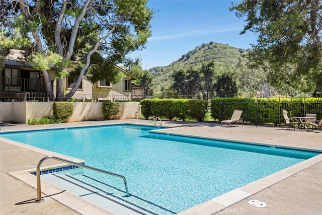 4119 Oak Island Ln, Fallbrook, CA 92028 - community pool featuring a mountain view and a patio area