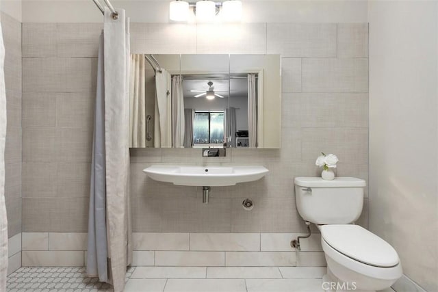 4119 Oak Island Ln, Fallbrook, CA 92028 - bathroom featuring a tile shower and tile walls