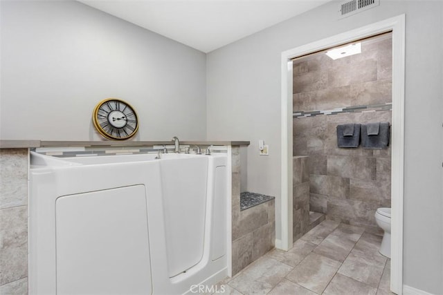 4119 Oak Island Ln, Fallbrook, CA 92028 - bathroom featuring washer / dryer and a tile shower