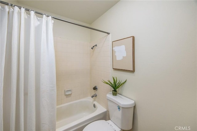 1456 Fernwood Dr, Redlands, CA 92374 - bathroom featuring toilet and shower / tub combo with curtain