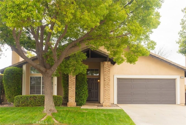 980 Creston Way, Beaumont, CA 92223 - view of front of house featuring an attached garage, stucco siding, concrete driveway, and a front yard
