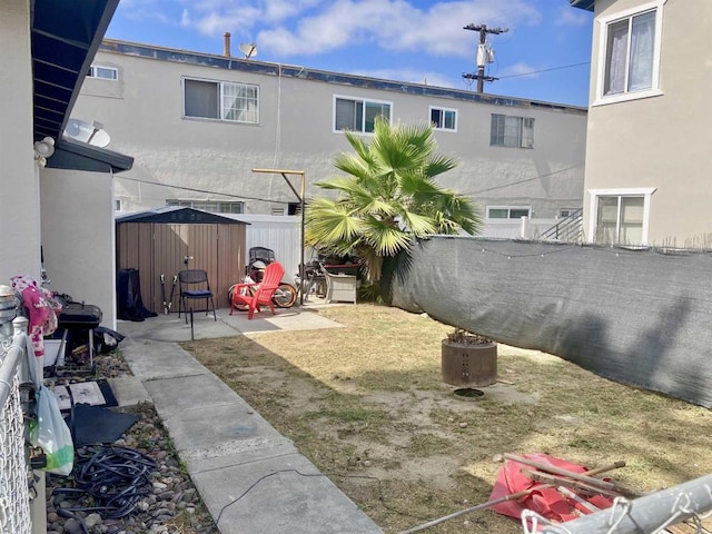 386771 Menlo Ave, San Diego, CA 92105 - fenced backyard with a patio area