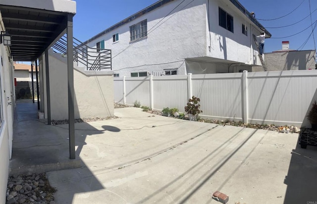 386771 Menlo Ave, San Diego, CA 92105 - fenced backyard with a patio