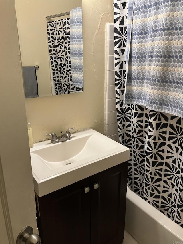 386771 Menlo Ave, San Diego, CA 92105 - full bath featuring vanity